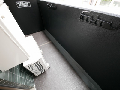 【バルコニー】 | プレサンス堺筋本町駅前シェル | 外からの目が気にならないバルコニーで洗濯物が干せます