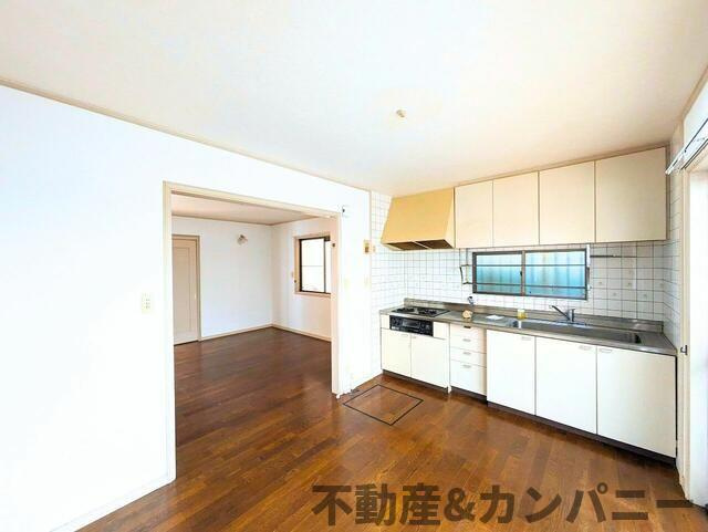 南持田町中古戸建の居間・リビング|おしゃれな居間です