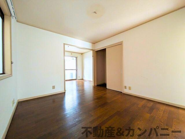 南持田町中古戸建の洋室|ゆったりした洋室です