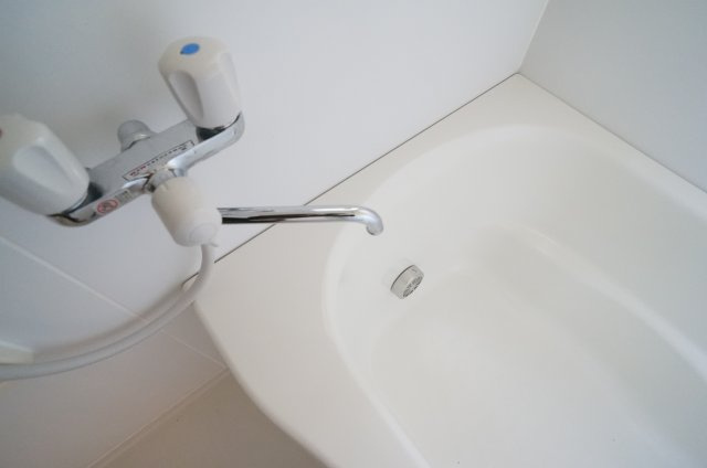 グリーンハイム伊丹の浴室|追い炊き機能付き
参考、同建物・同間取りの号室