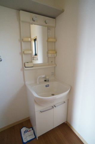 グリーンハイム伊丹の独立洗面台|参考、同建物・同間取りの号室