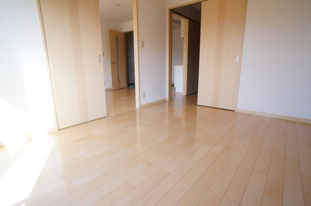 グリーンハイム伊丹の洋室|参考、同建物・同間取りの号室