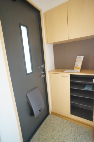 グリーンハイム伊丹の玄関|参考、同建物・同間取りの号室