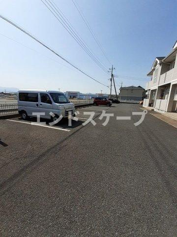 フルールメゾンＡの駐車場|高崎、前橋のお部屋探しはエンドスケープまで！お客様の理想お聞かせ下さい♪