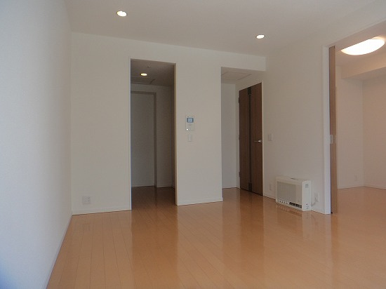 プライムメゾン南2条の居間・リビング