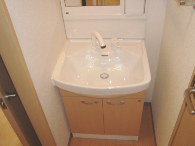 スモールウィンの独立洗面台|洗髪洗面化粧台