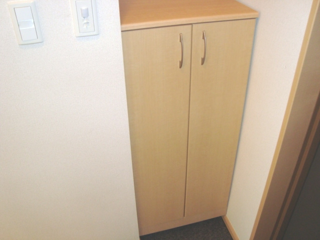 スモールウィンの収納|下駄箱