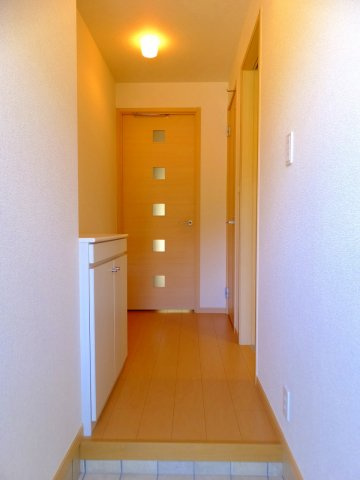 クラスターヒル・Ⅱの玄関|収納もある玄関です