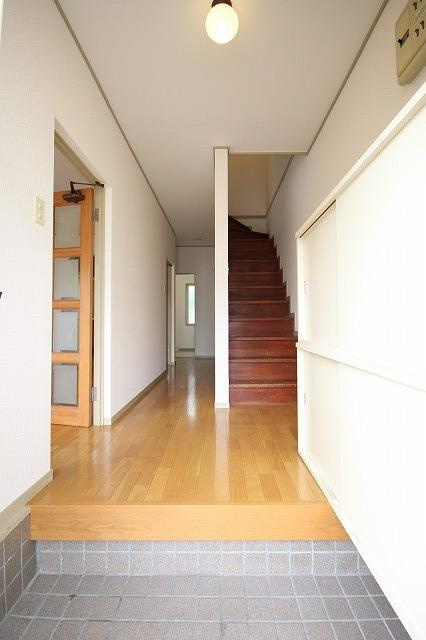 タウンハウス伊川谷の玄関|※同物件の別のお部屋の写真です※