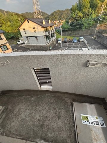 アバンサール壱番館の駐車場