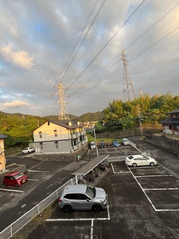 アバンサール壱番館の駐車場