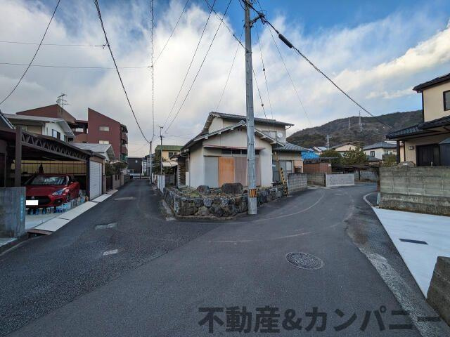 松山市畑寺３丁目の売地の前面道路含む現地写真|前面道路含む現地写真です
