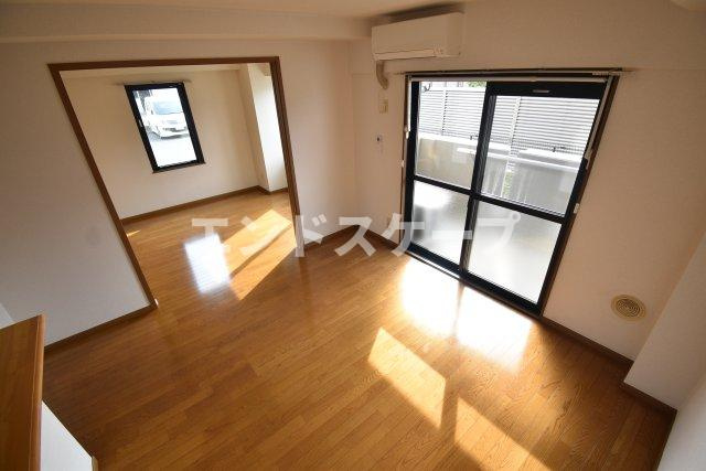 コムフォートワンの居間・リビング|高崎、前橋のお部屋探しはエンドスケープまで！お客様の理想お聞かせ下さい♪