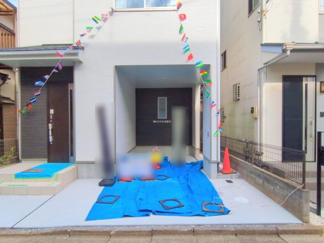 富士見市上沢１丁目の新築一戸建の駐車場|大切なお車もキレイに保てるビルトイン車庫♪