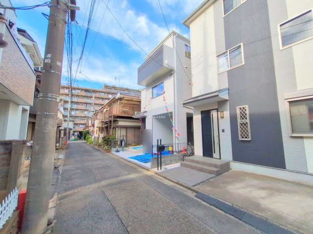 富士見市上沢１丁目の新築一戸建の前面道路含む現地写真|西側約4mの前面道路