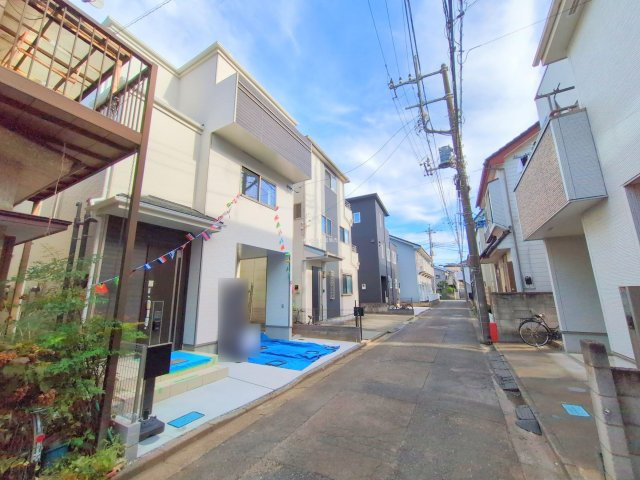 富士見市上沢１丁目の新築一戸建の前面道路含む現地写真