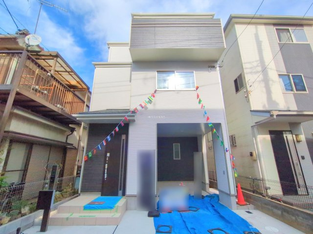 富士見市上沢１丁目の新築一戸建の外観|2025年10月撮影　
鶴瀬駅徒歩11分の好立地、閑静な住宅地♪
ビルトイン車庫付き3LDK新築一戸建て！
資料請求やご見学などお気軽にお問い合わせください。