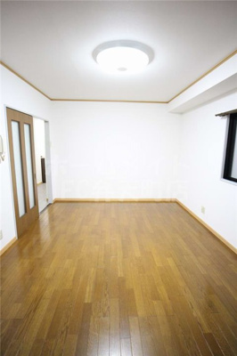 【寝室】 | ハイツ渡辺2 | 使い勝手のいい寝室です