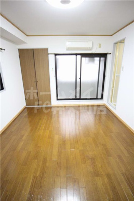 【居間・リビング】 | ハイツ渡辺2 | こちらの居間で趣味の時間をお楽しみください