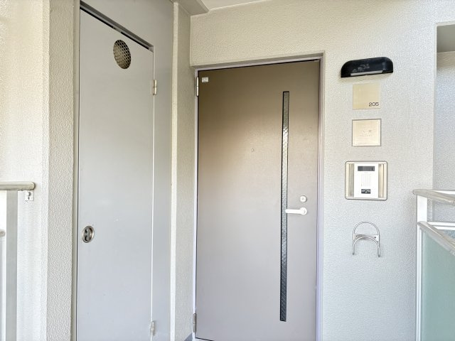 コージースクエア大和八木の玄関|スタイリッシュな玄関
