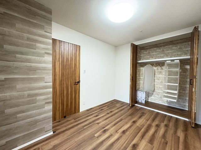 コージースクエア大和八木の洋室|洋室5.7帖　クローゼット付き