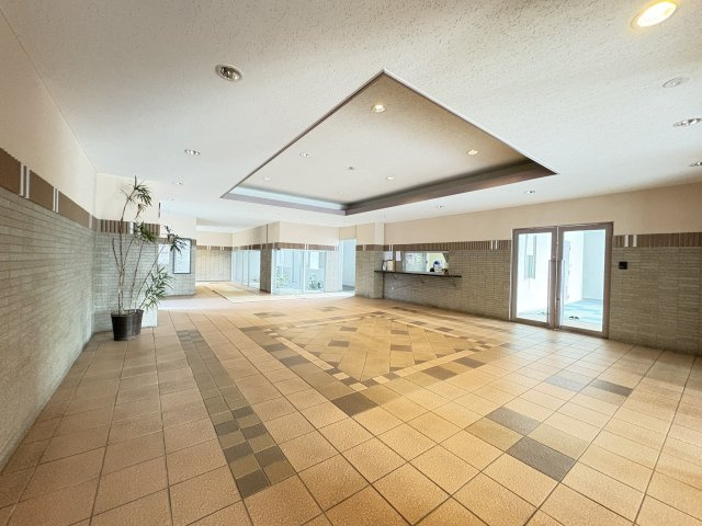 コージースクエア大和八木のエントランス