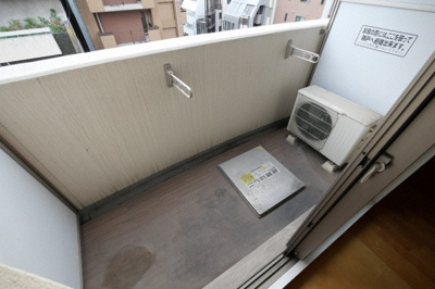 【バルコニー】 | SERENiTE堺筋本町SUD | お洗濯にも便利なバルコニー付き