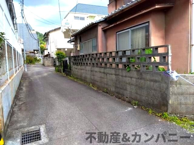松山市清水町４丁目の売地の前面道路含む現地写真|前面道路含む現地写真です