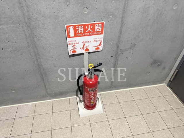 フラシア北赤羽のエントランス|消火器です
