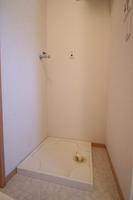  | スカイフィールド | 202 室内洗濯機置場