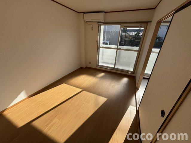 ソレイユの洋室