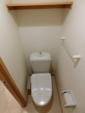 ヴェルアンジュのトイレ|イメージ506号室の写真