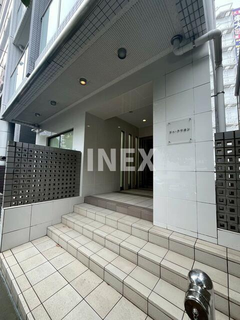 横浜市神奈川区金港町の賃貸マンションのエントランス