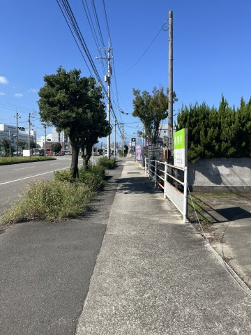 西条市新田【2,635】263.47坪の前面道路含む現地写真
