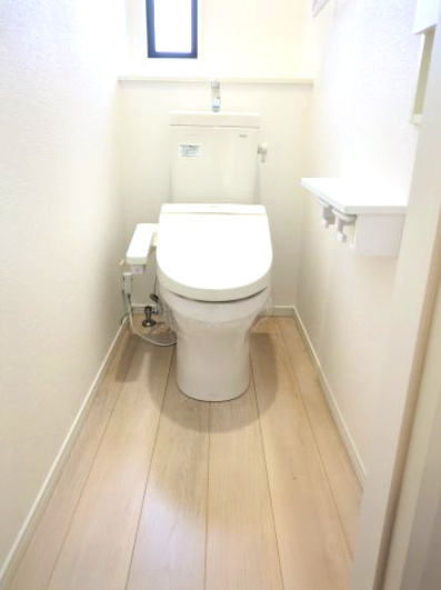 【トイレ】 | 東金市南上宿　中古戸建 | 2階トイレ
