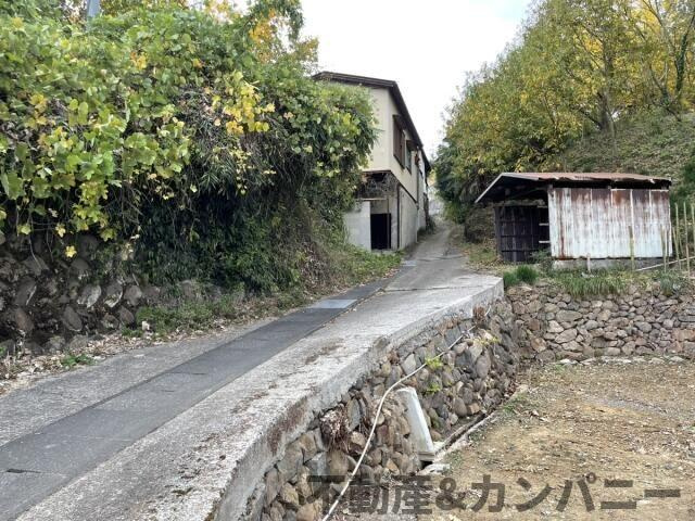 松山市窪野町の売地の前面道路含む現地写真|前面道路含む現地写真です