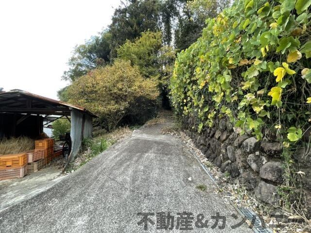 松山市窪野町の売地の周辺