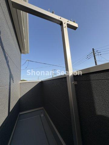 【バルコニー】 | 南東に面しており、前面には遮るものもないので、日当たりも良く気持ちの良い風が吹き抜けます。同じ工務店様の施工例です。