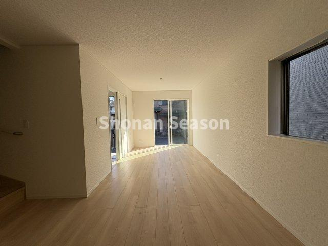 【間取り】 | 広々としたリビングに、充実設備のキッチンを備えた1SLDK◎
スペース十分なSルームは、居室利用ももちろん可能ですよ♪