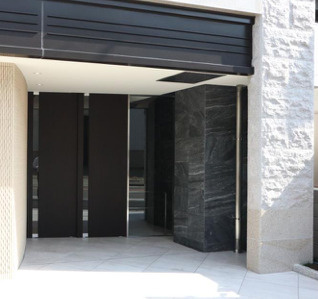 グレースリバー中之島のエントランス