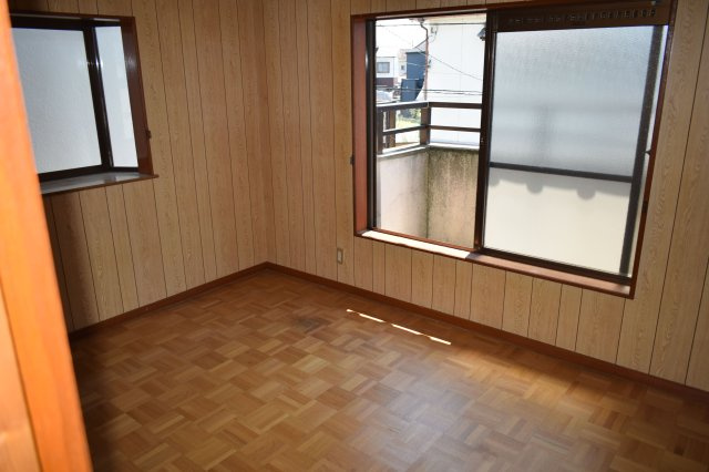 土生町６丁目　中古戸建ての洋室|２階の洋室７．５帖です