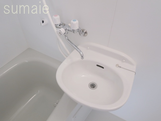 プリュネルの洗面所|身支度のしやすい洗面台です♪