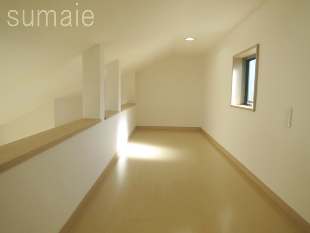 プリュネルの居間・リビング|ゆったりとしたロフトスペースです♪