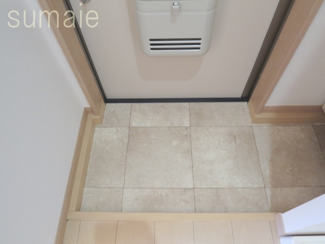 プリュネルの玄関|綺麗な玄関スペースです♪