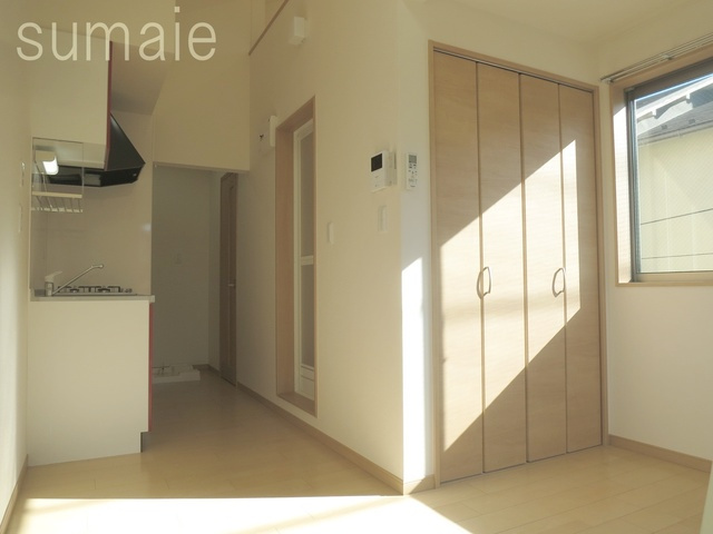 プリュネルの居間・リビング|設備充実！使いやすい洋室です♪