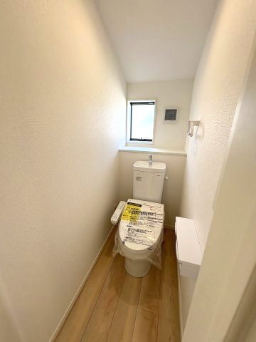 【トイレ】 | 福岡市城南区干隈1丁目第4　1号棟（全2棟）【仲介手数料無料・0円】 | 現地写真。2階にもトイレです。