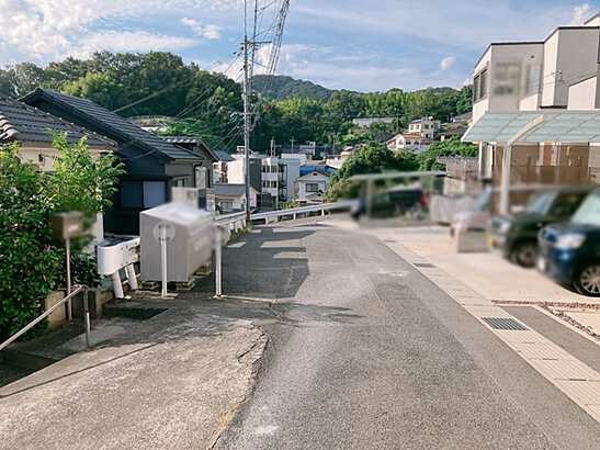 【前面道路含む現地写真】