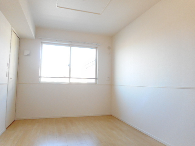 フラワーの洋室