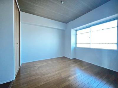 【洋室】 | メゾンドール高石 | 【洋室】全室クロス張替！綺麗なクロスで室内が明るくなりますね！爽やかな気分でお過ごしいただけますよ！