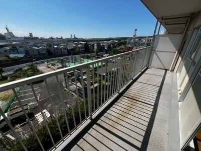 【バルコニー】 | メゾンドール高石 | 【バルコニー】開放感のあるバルコニーです♪お洗濯も楽々快適に干せますよ♪